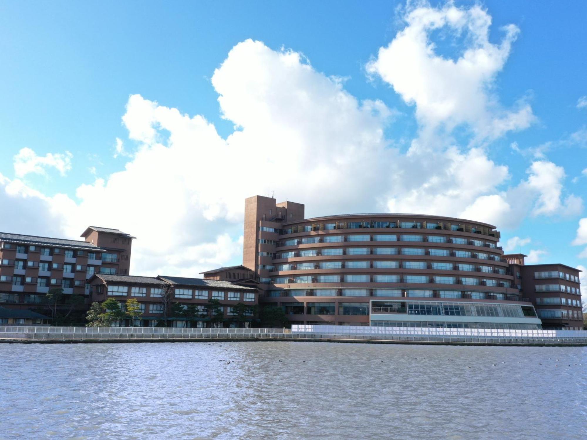 Apa Hotel & Resort Kaga Katayamazu Onsen Kasuikyo Экстерьер фото